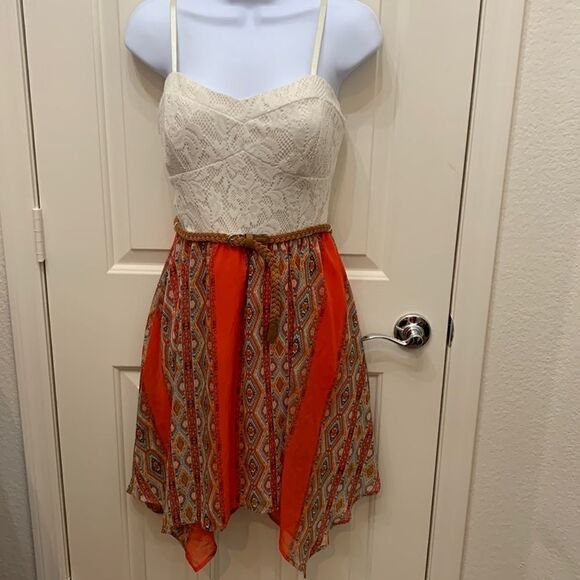 AUW XL Ivory Lace Bra Stretchy Top Spaghetti Strap Leather Belt Handkerchief Hem - Picture 1 of 11